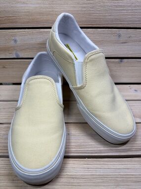 VANS Slip-On Canvas Shoes in Pale Yellow for Women Size 9.5 Deluxe Comfort!